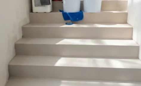 Escaleras y pisos interiores